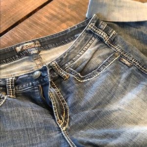 EUC-Silver Twisted Capri Jeans